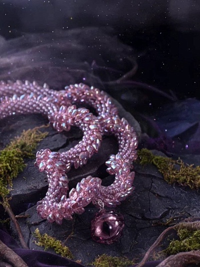 Колье "Нежно-розовый дракон"