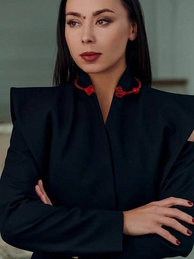 Колье "Цветочное плетение света" маковый